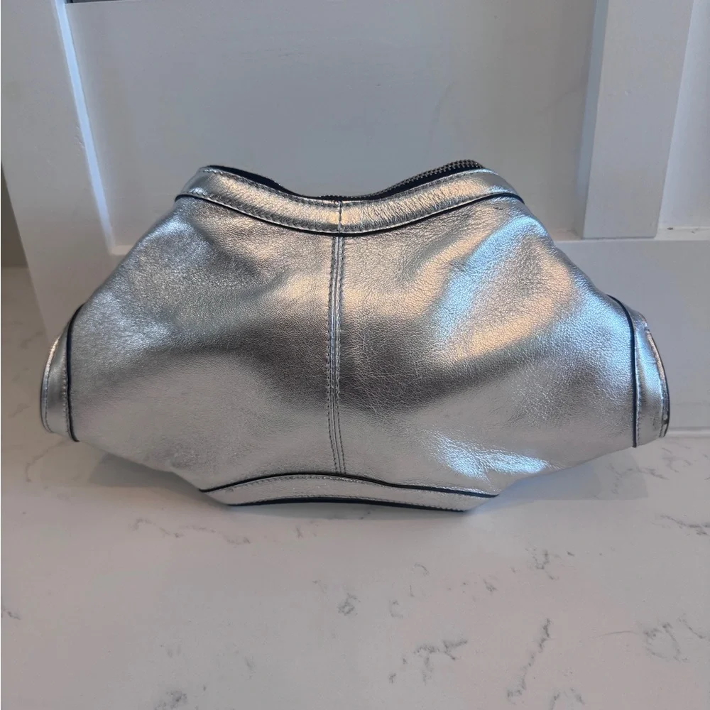Alexander McQueen De Manta Small Silver Leather Clutch - Picture 3 of 5
